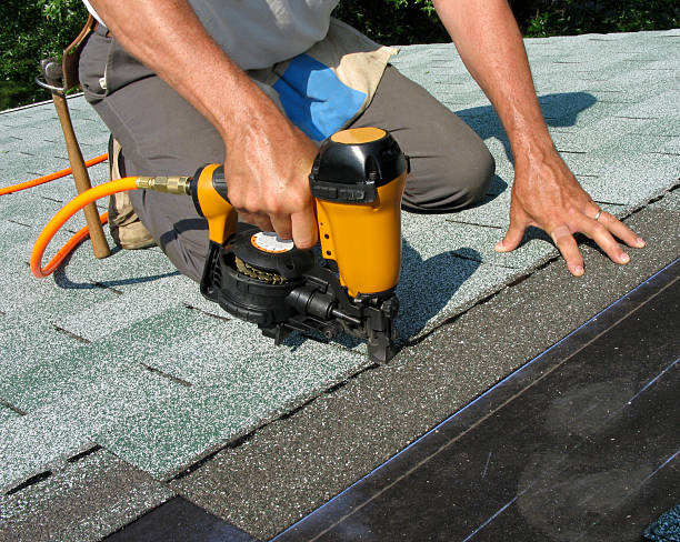 Best Roof Gutter Cleaning  in Livingston, CA